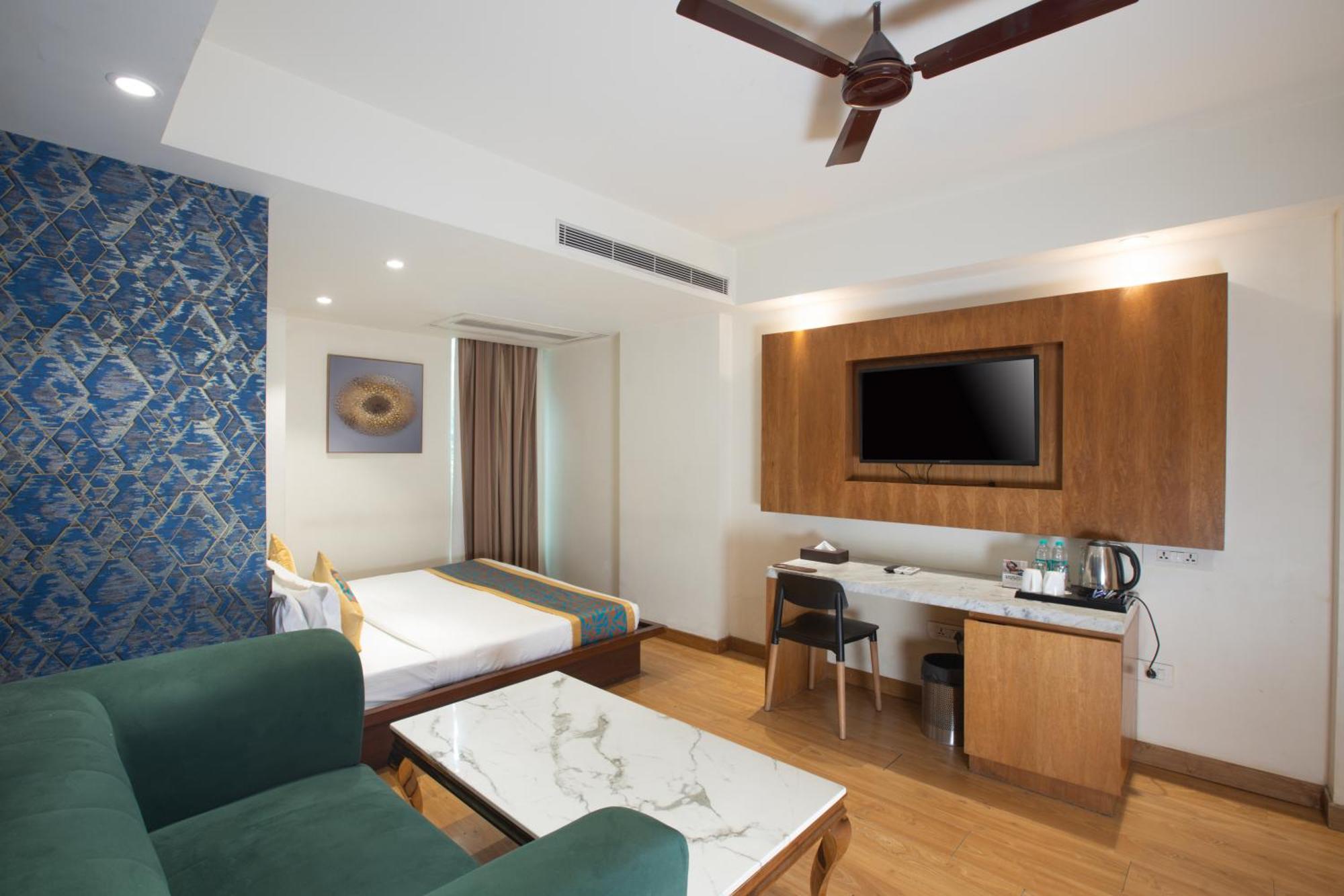 Hotel The Orion Plaza - Nehru Place