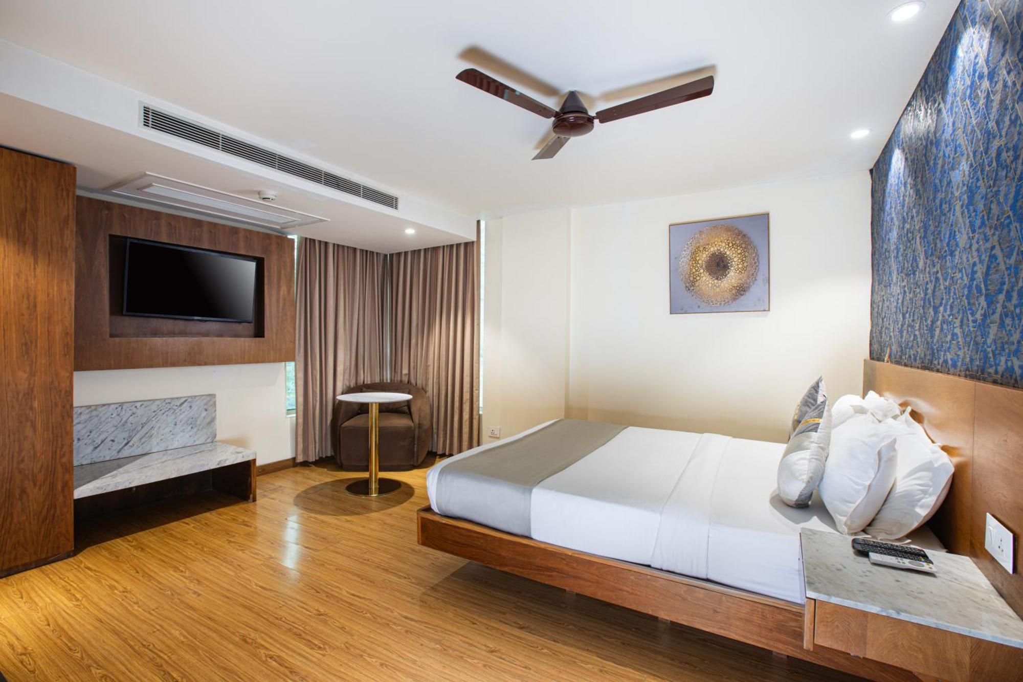 Hotel The Orion Plaza - Nehru Place